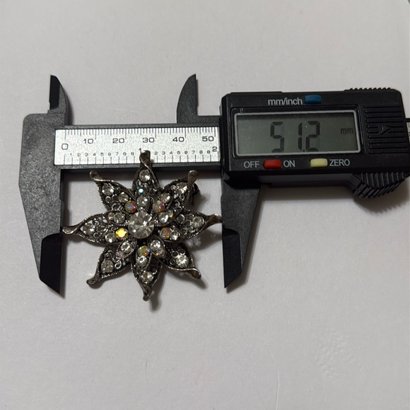 3/$18 Elegant Rhinestone Floral Brooch - Picture 9 of 10